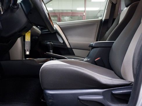 Used 2013 Toyota RAV4 LE image 16