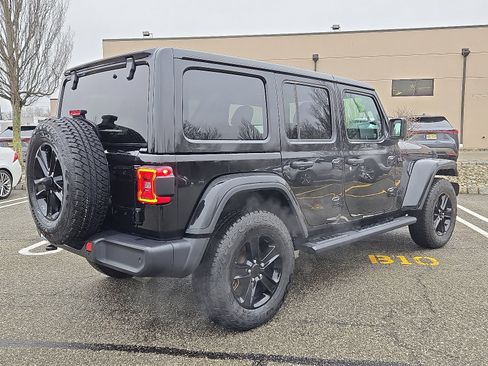 Used 2022 Jeep Wrangler Unlimited Sahara image 6