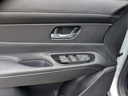Certified 2025 Nissan Murano SV FWD image 10