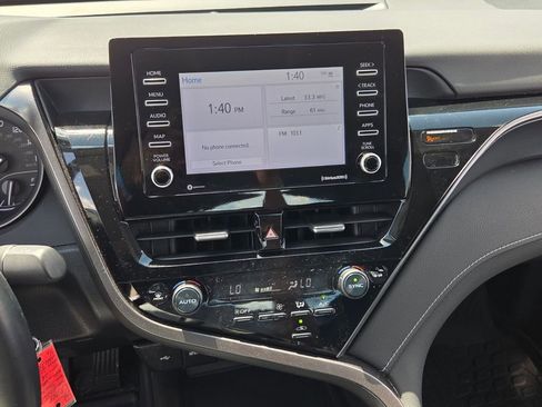 Used 2022 Toyota Camry SE w/ Cold Weather Package image 17