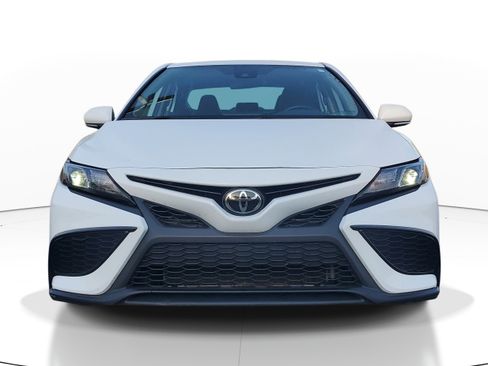 Used 2023 Toyota Camry SE image 2