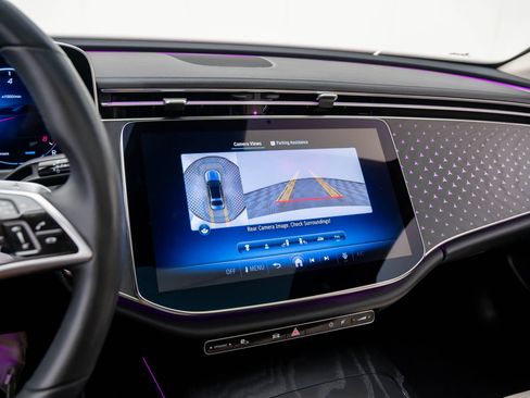 Used 2024 Mercedes-Benz E 350 4MATIC Sedan image 25