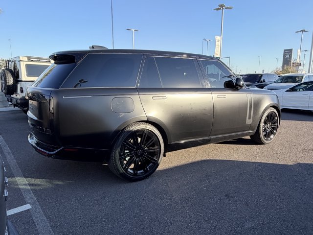 Used 2023 Land Rover Range Rover Long Wheelbase SE AWD/4WD image 3