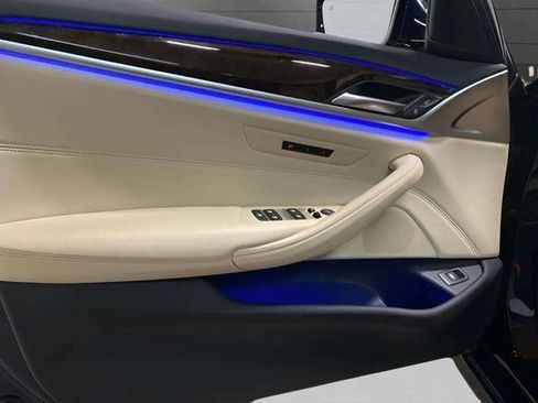 Used 2020 BMW 530i w/ Convenience Package image 32