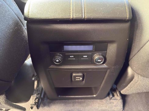 Used 2019 Chevrolet Traverse LT image 30