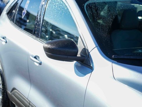 Used 2022 Ford Escape SE image 9