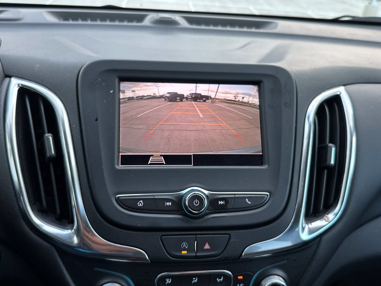 Used 2024 Chevrolet Equinox LT FWD image 11