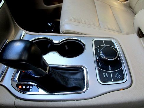 Used 2019 Jeep Grand Cherokee Limited w/ Luxury Group II AWD/4WD image 24