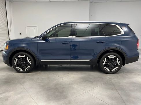 Used 2024 Kia Telluride EX w/ EX Captain's Chair Package image 4