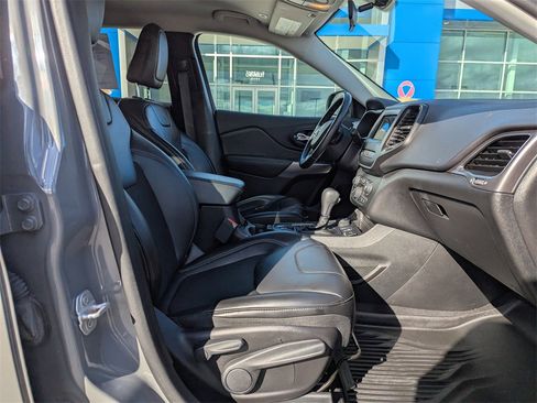 Used 2019 Jeep Cherokee Latitude Plus w/ Cold Weather Group image 39