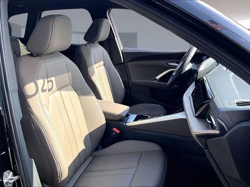 Used 2025 Audi Q5 Premium w/ Convenience Package image 29