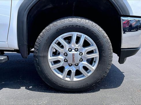 Used 2022 GMC Sierra 2500 SLT w/ SLT Premium Package AWD/4WD image 9