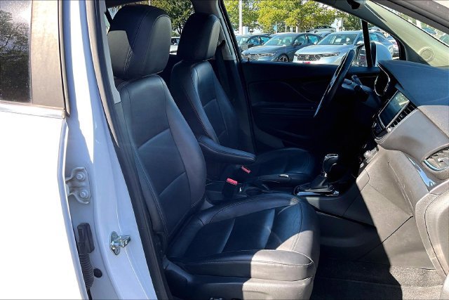 Used 2017 Buick Encore Essence FWD image 7