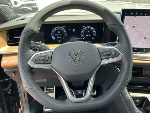 New 2026 Volkswagen Tiguan SEL R-Line AWD/4WD image 18
