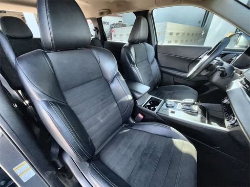 Used 2024 Mitsubishi Outlander SE image 15