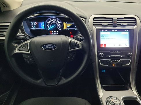 Used 2019 Ford Fusion SE image 22