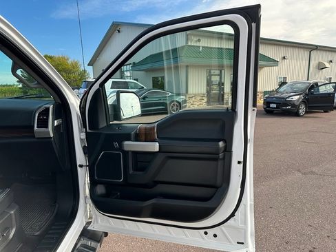 Used 2017 Ford F150 Lariat w/ Equipment Group 502A Luxury AWD/4WD image 29