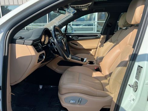 Used 2022 Porsche Macan AWD/4WD image 11