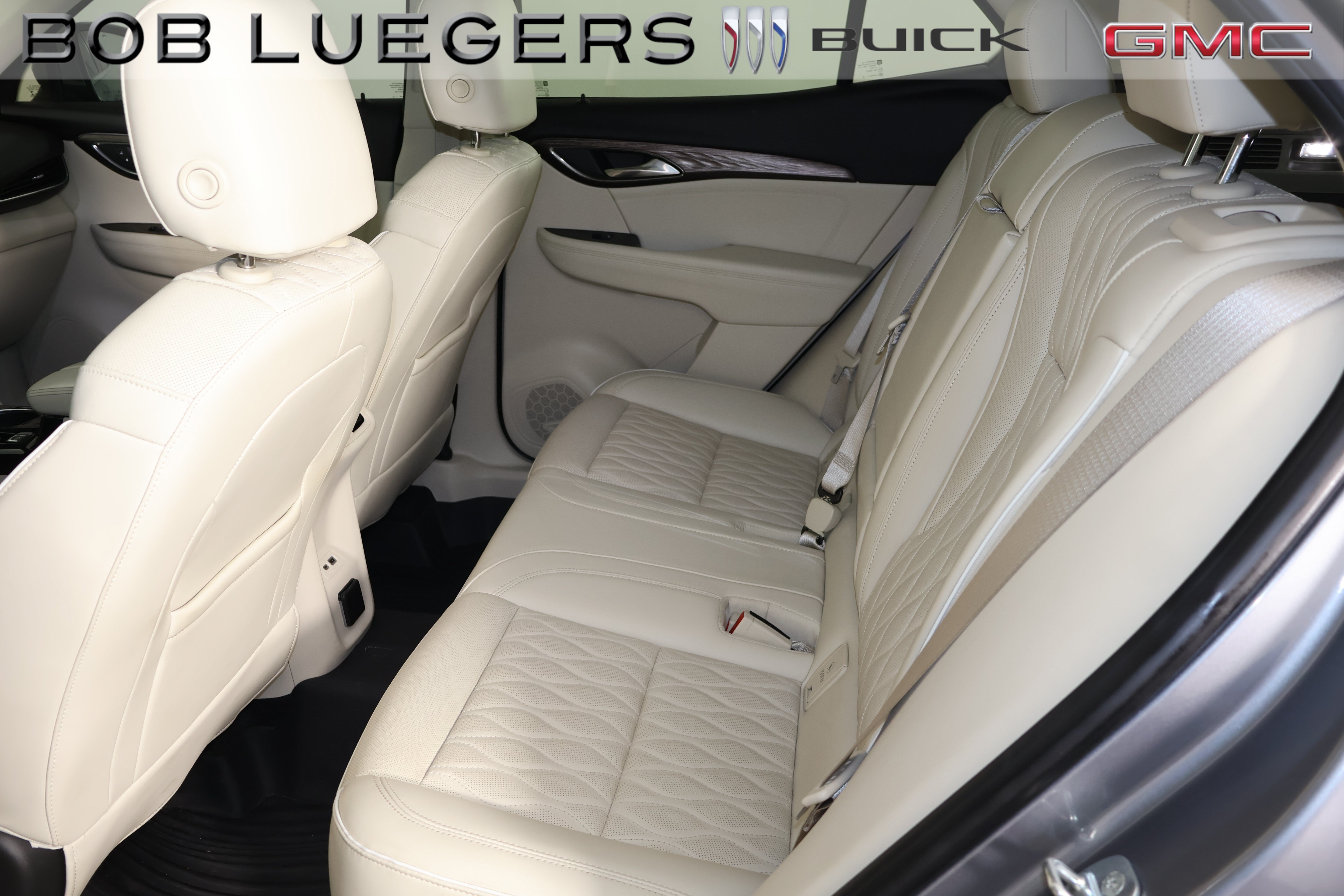Used 2022 Buick Envision Avenir w/ Technology Package II AWD/4WD image 11