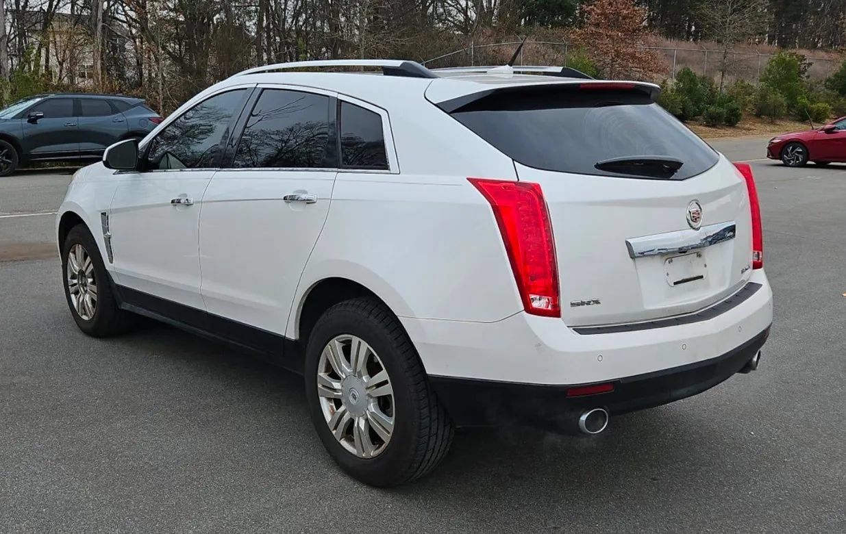 Used 2011 Cadillac SRX Luxury FWD image 2