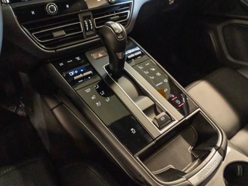 Certified 2026 Porsche Macan AWD/4WD image 26