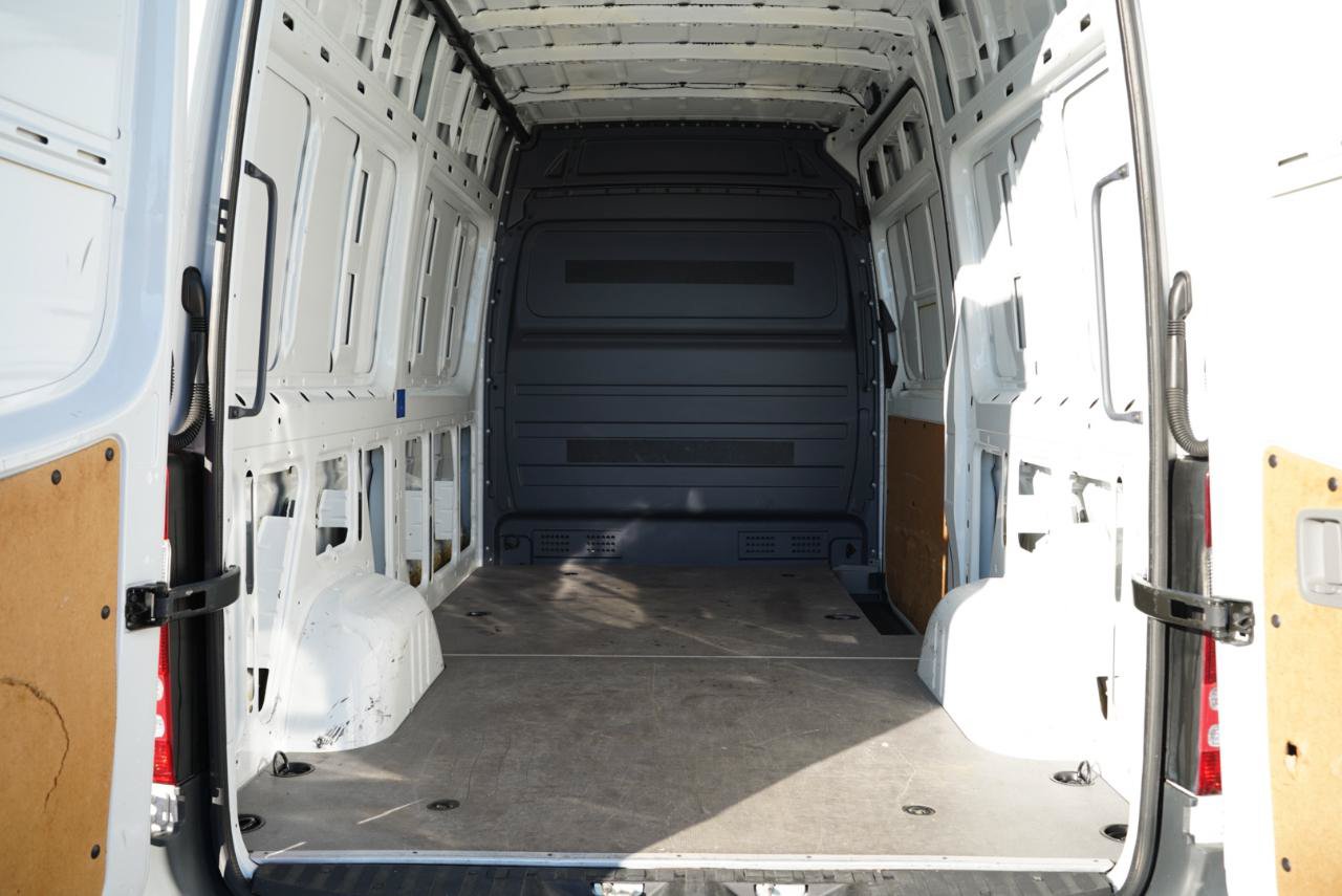 Used 2018 Mercedes-Benz Sprinter 2500 image 29