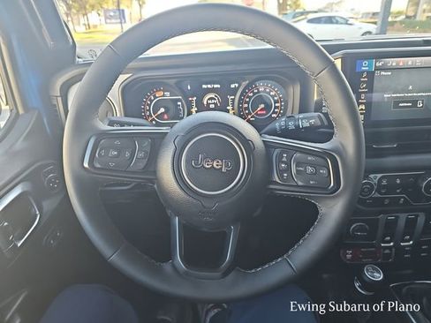 Used 2025 Jeep Wrangler Willys image 15