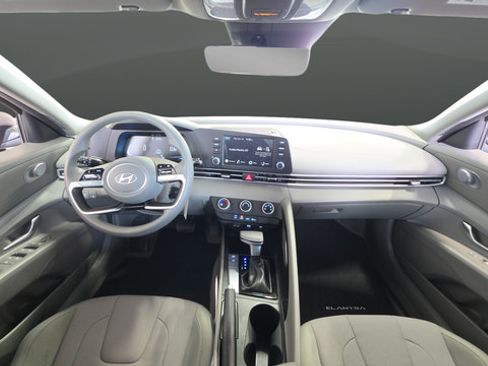 Used 2025 Hyundai Elantra SE FWD image 12