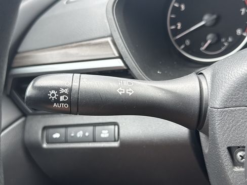 Used 2025 Nissan Altima 2.5 SV FWD image 14