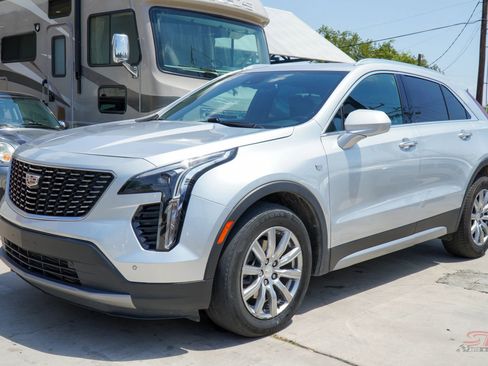 Used 2020 Cadillac XT4 Premium Luxury image 3