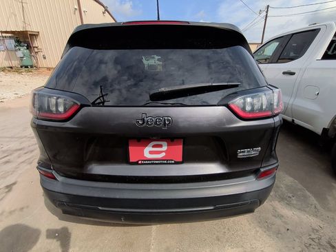 Used 2019 Jeep Cherokee Latitude Plus w/ Comfort/Convenience Group FWD image 7
