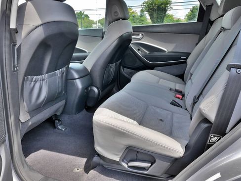 Used 2017 Hyundai Santa Fe SE w/ Cargo Package AWD/4WD image 17