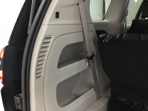 Used 2024 Chrysler Pacifica Touring-L AWD/4WD image 16