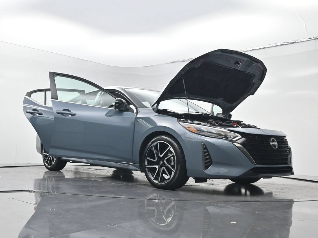Used 2025 Nissan Sentra SR w/ SR Premium Package FWD image 31