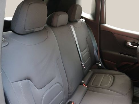 Used 2021 Jeep Renegade Latitude FWD image 16