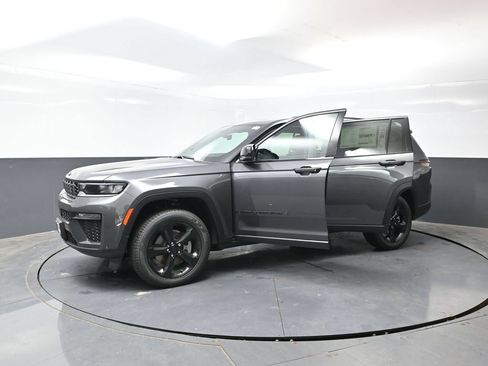 New 2026 Jeep Grand Cherokee L Limited w/ Limited Altitude Package AWD/4WD image 46