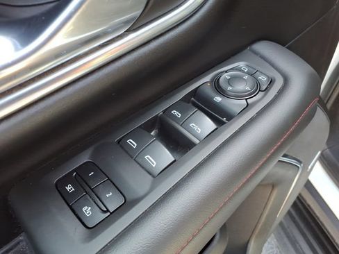 Used 2021 Chevrolet Suburban RST AWD/4WD image 12