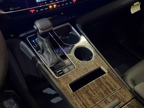 Used 2025 Toyota Sienna Limited image 18