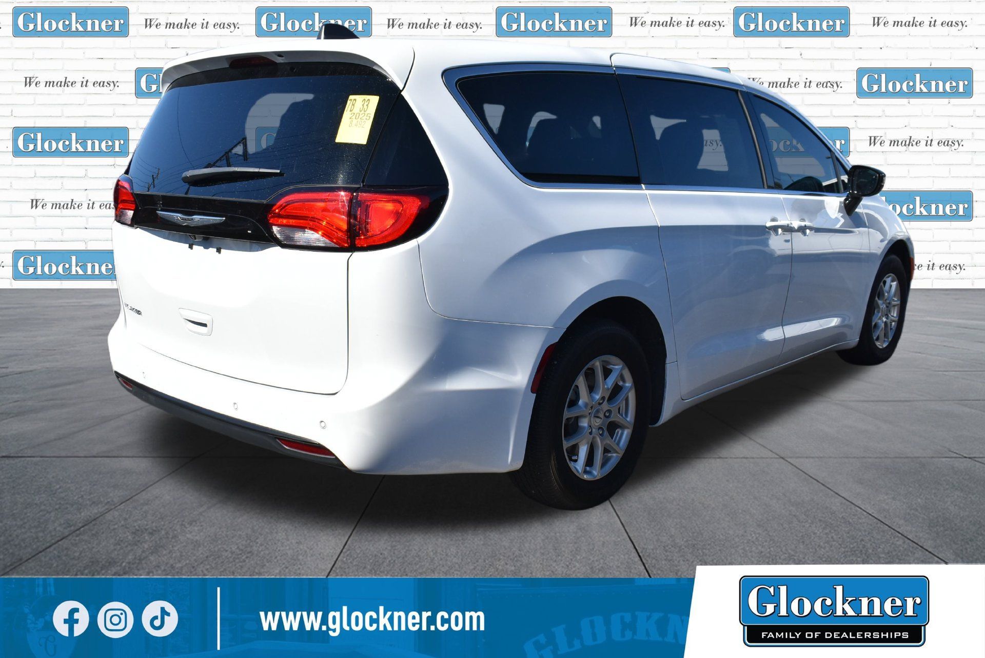 Used 2025 Chrysler Voyager LX FWD image 14