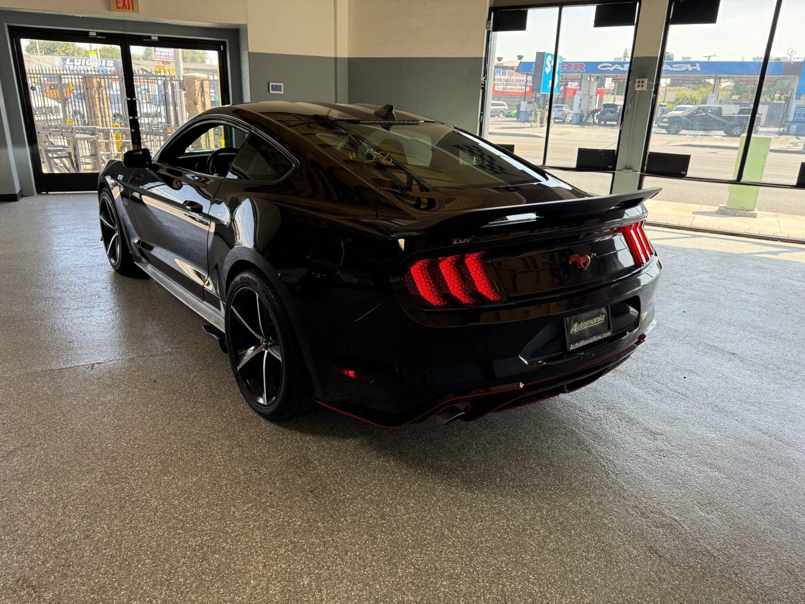 Used 2018 Ford Mustang Coupe w/ Black Accent Pkg RWD image 5