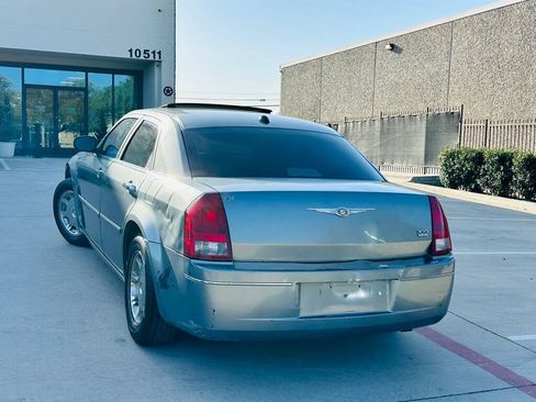Used 2006 Chrysler 300 Touring RWD image 6