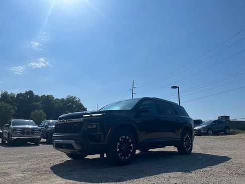 Used 2026 Chevrolet Traverse Z71 w/ LPO, Floor Liner Package AWD/4WD image 2