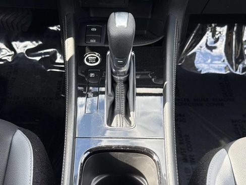 Used 2023 Nissan Kicks SR w/ SR Premium Package FWD image 8