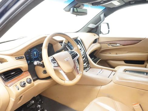 Used 2017 Cadillac Escalade ESV Platinum image 25