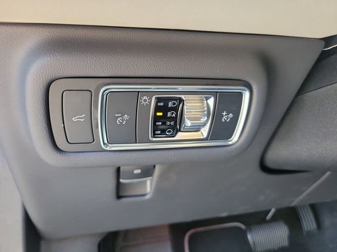 Used 2024 Lincoln Nautilus Premier AWD/4WD image 27