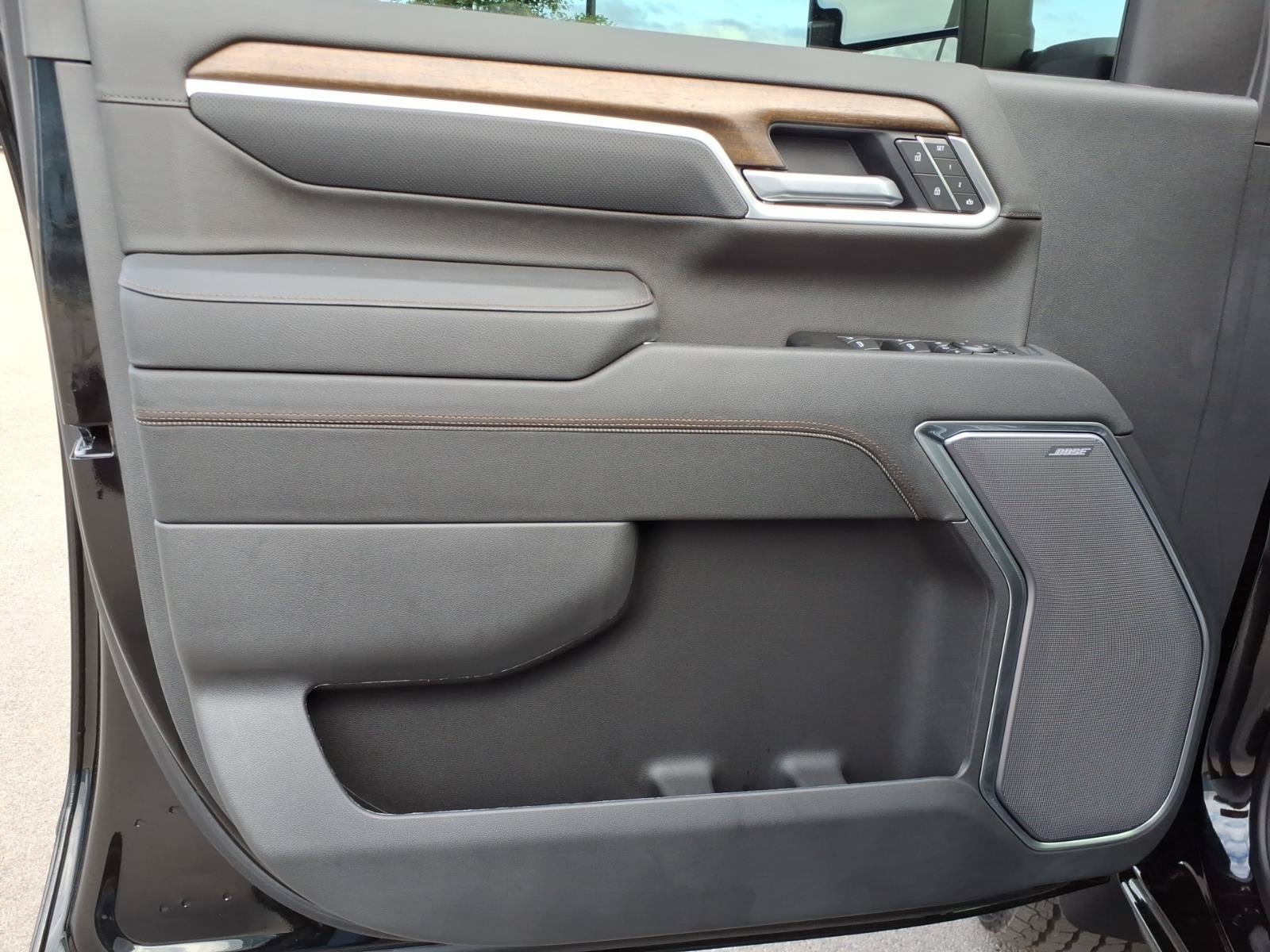 Used 2026 Chevrolet Silverado 2500 High Country w/ High Country Premium Package AWD/4WD image 11