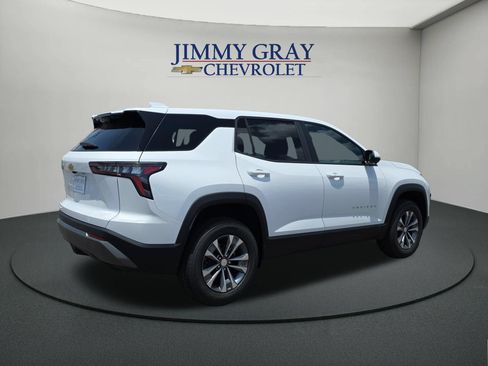 New 2026 Chevrolet Equinox LT w/ Convenience Package II FWD image 5