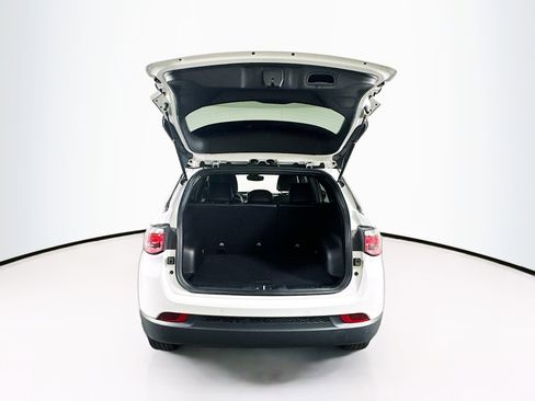 Used 2025 Jeep Compass Limited image 28