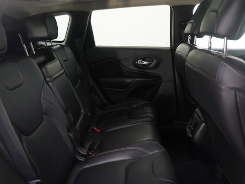 Used 2017 Jeep Cherokee Limited image 12