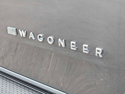 Used 2024 Jeep Wagoneer L Series II w/ Flexible Seating Group image 11